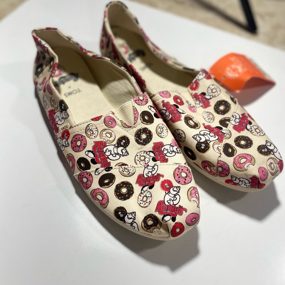 Tom’s Randy’s‎ Donuts Slip On Canvas Woman’s Shoes In The Color Natural NWT 12 - Picture 4 of 16